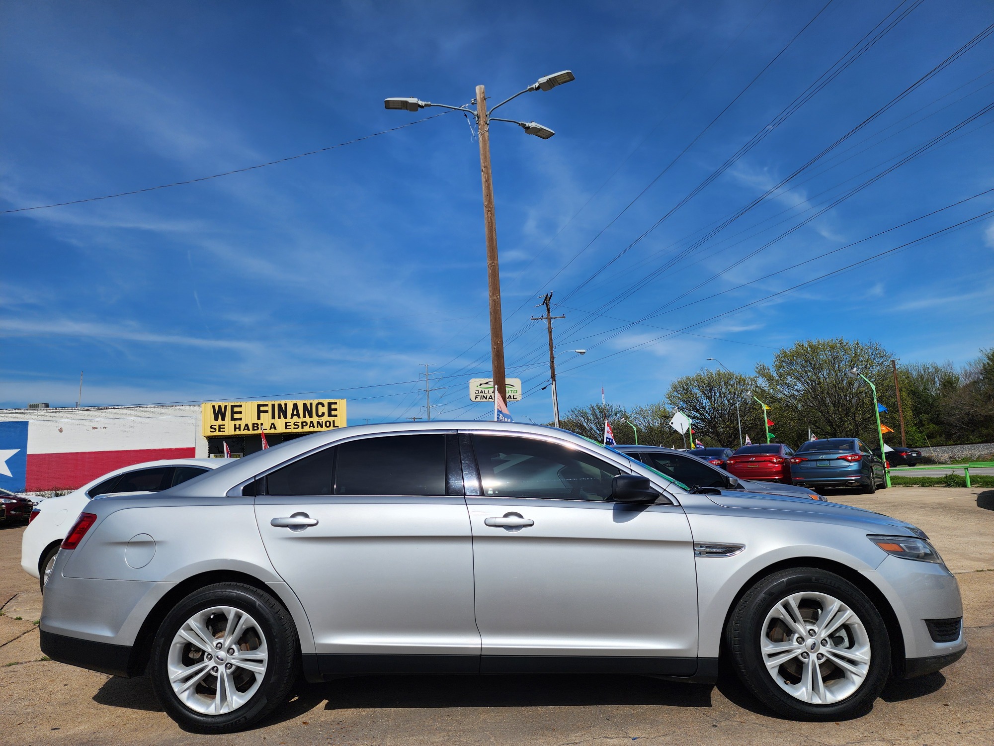 2015 Ford Taurus SE (1FAHP2D84FG) with an 3.5L V6 DOHC 24V engine, 6-Speed Automatic transmission, located at 2660 S.Garland Avenue, Garland, TX, 75041, (469) 298-3118, 32.885387, -96.656776 - Welcome to DallasAutos4Less, one of the Premier BUY HERE PAY HERE Dealers in the North Dallas Area. We specialize in financing to people with NO CREDIT or BAD CREDIT. We need proof of income, proof of residence, and a ID. Come buy your new car from us today!! This is a very well cared for 2015 FO - Photo #2